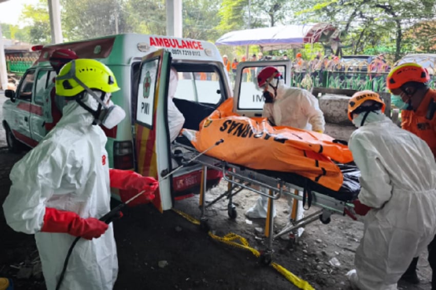 Foto-foto Penampakan Evakuasi 5 Jenazah Santri Korban Ambruknya Musala Ponpes Al Khoziny