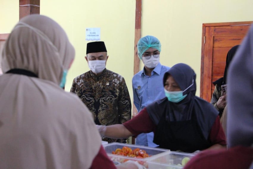Tinjau SPPG di Bantul, Tamsil Linrung Pastikan Proses MBG Aman dan Higienis