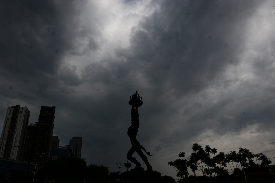 Prakiraan Cuaca Surabaya 7 April Berpotensi Hujan Ringan